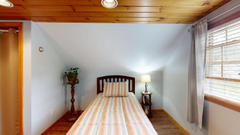 17 Orchard Circle Lewiston ME 04240