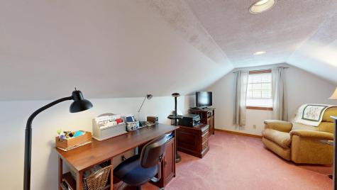 17 Orchard Circle Lewiston ME 04240
