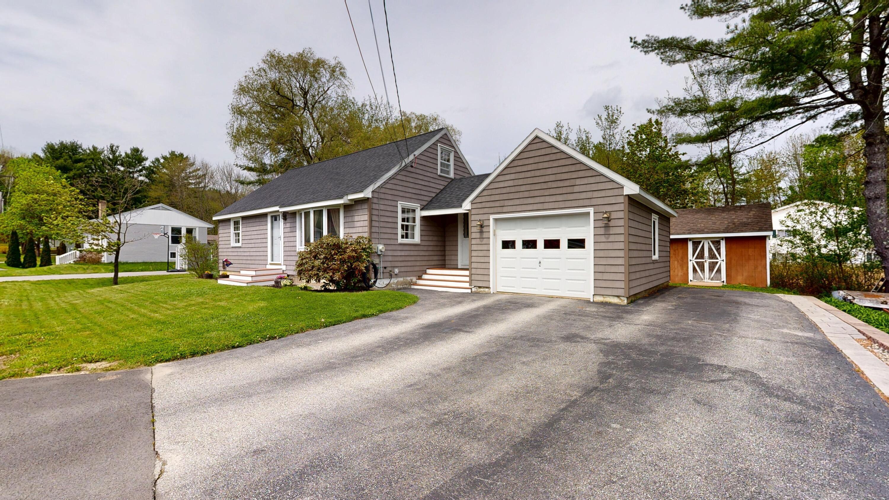 17 Orchard Circle Lewiston ME 04240