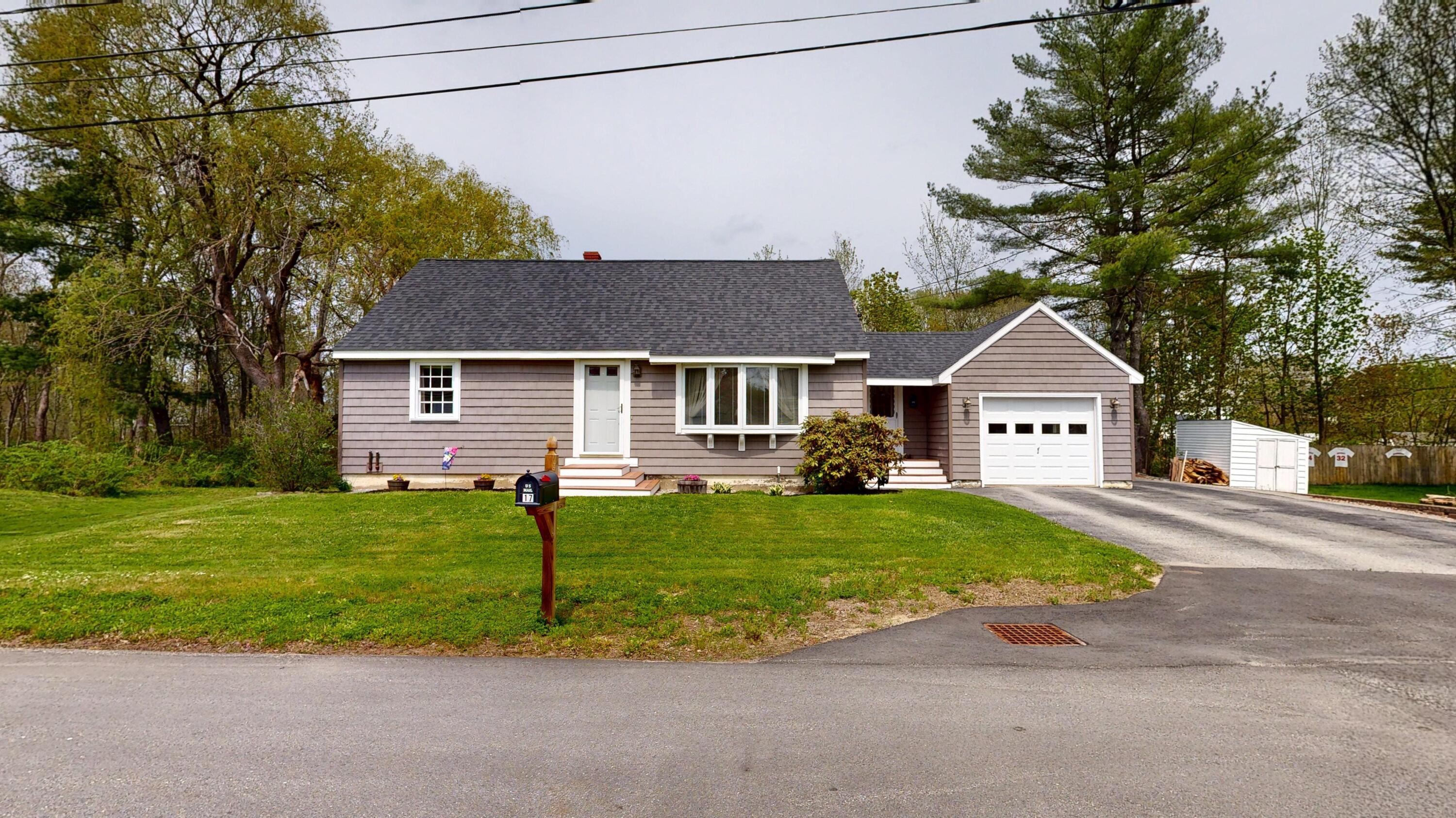 17 Orchard Circle Lewiston ME 04240