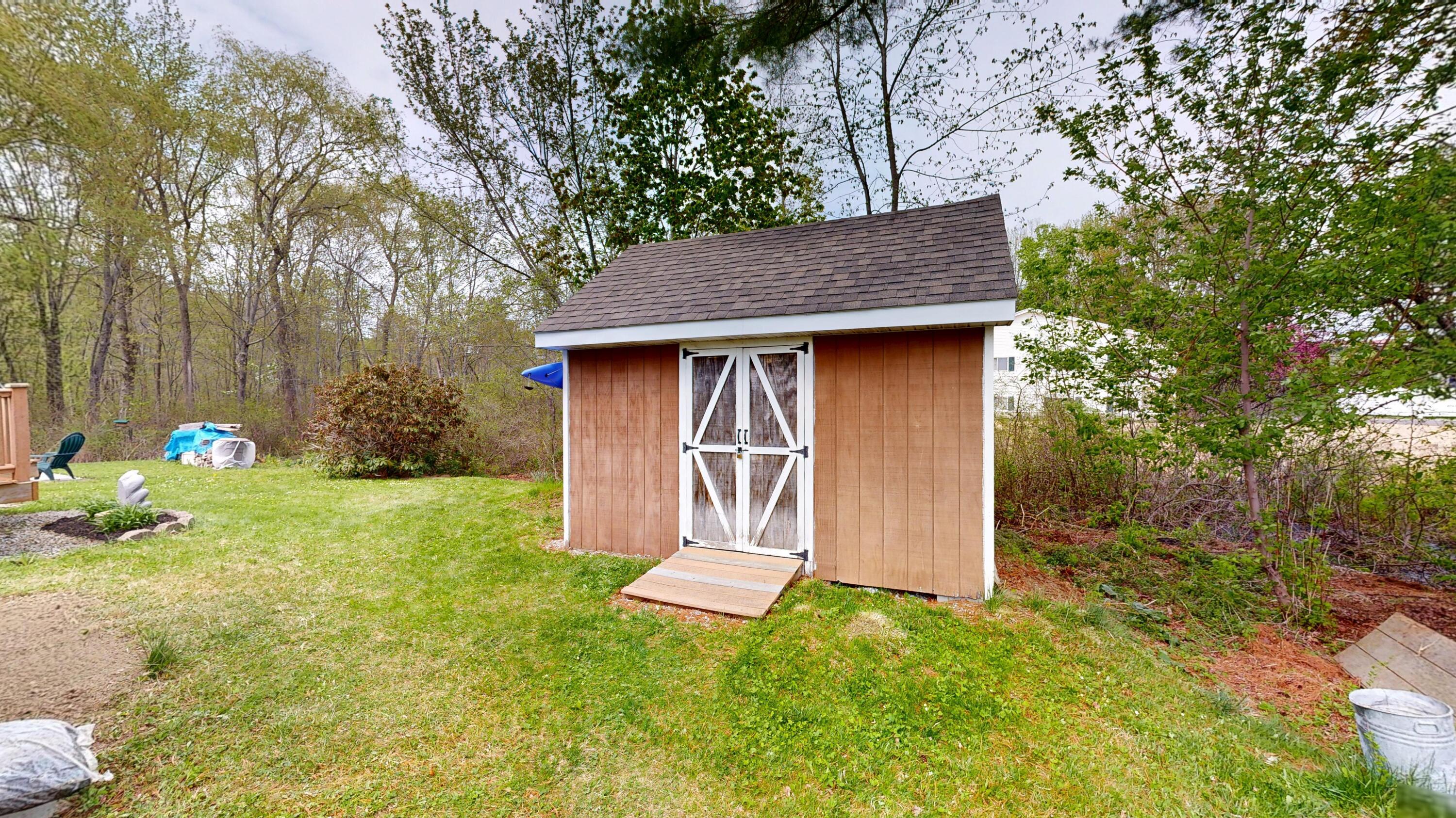 17 Orchard Circle Lewiston ME 04240