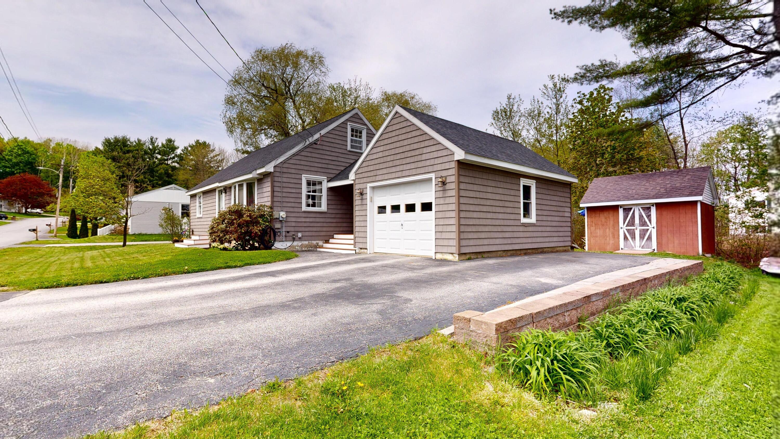 17 Orchard Circle Lewiston ME 04240