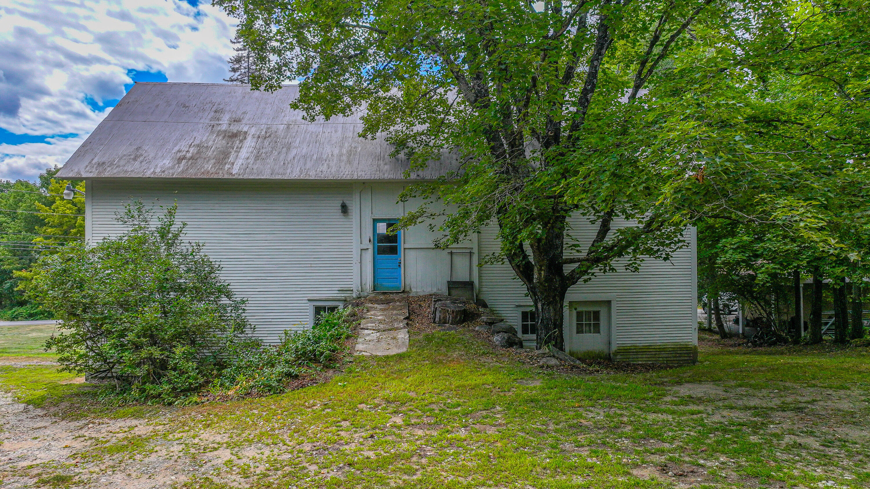 16 Buckfield Road Paris ME 04281