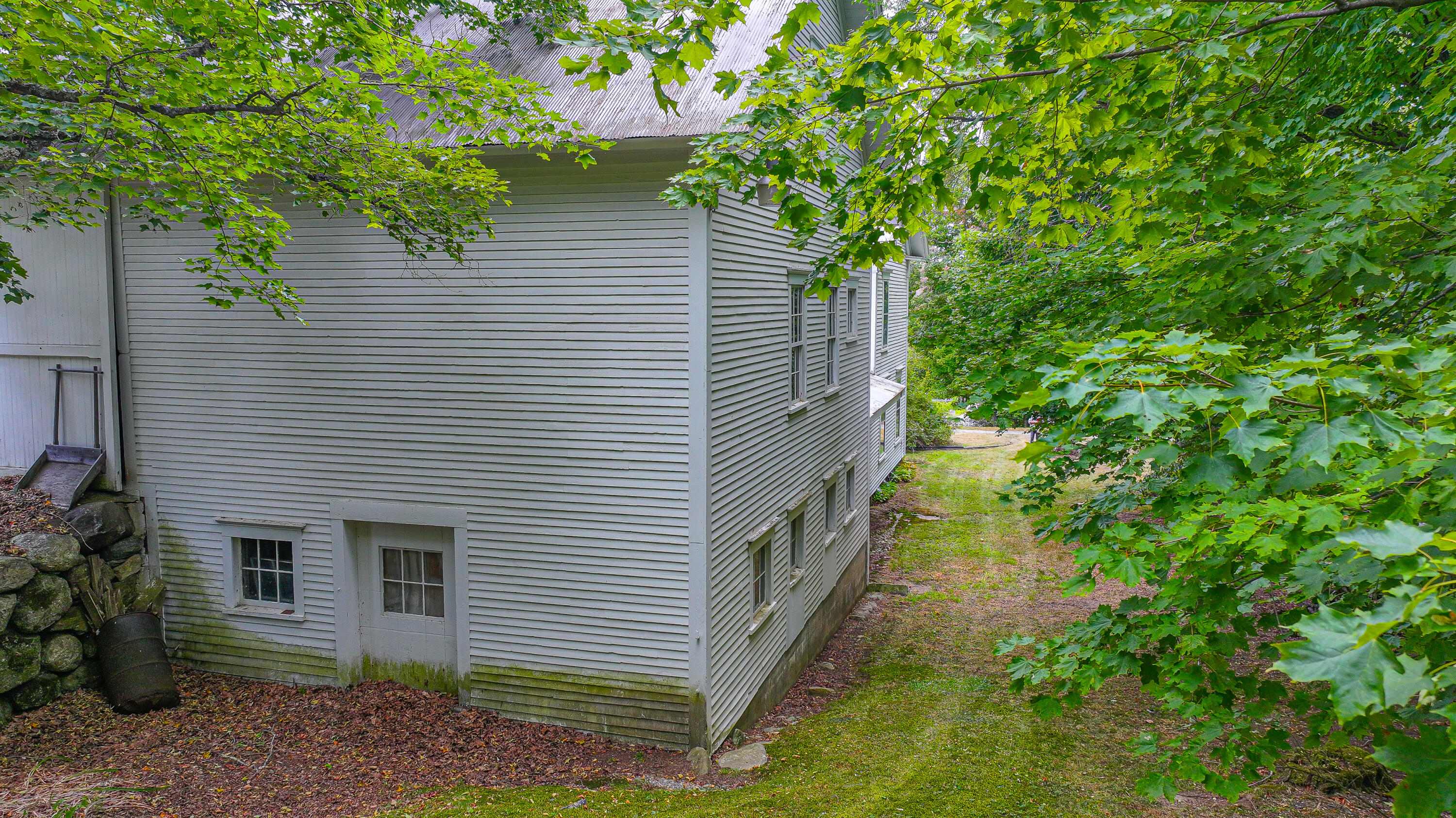 16 Buckfield Road Paris ME 04281