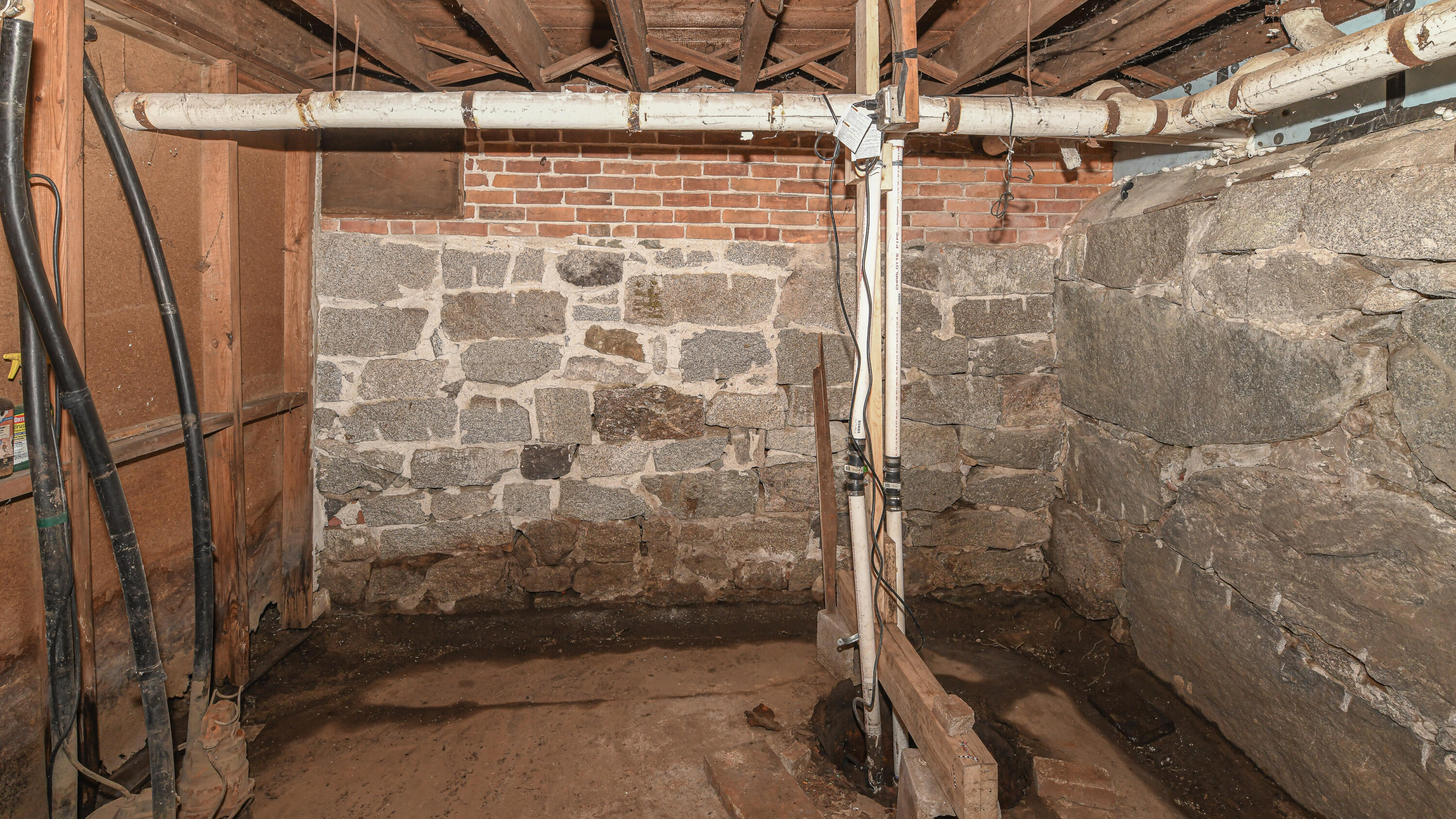 16 Buckfield Road Paris ME 04281