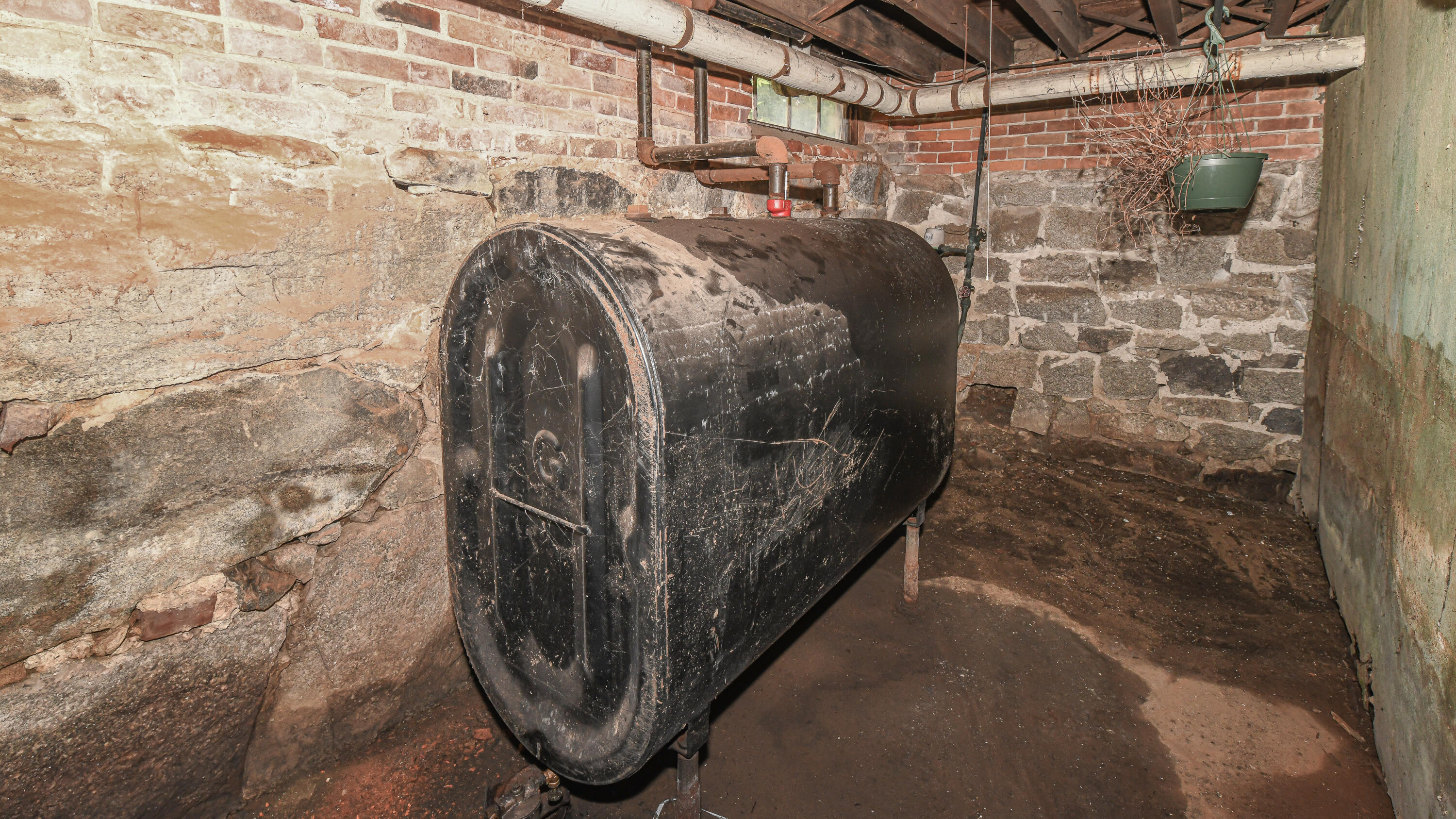 16 Buckfield Road Paris ME 04281