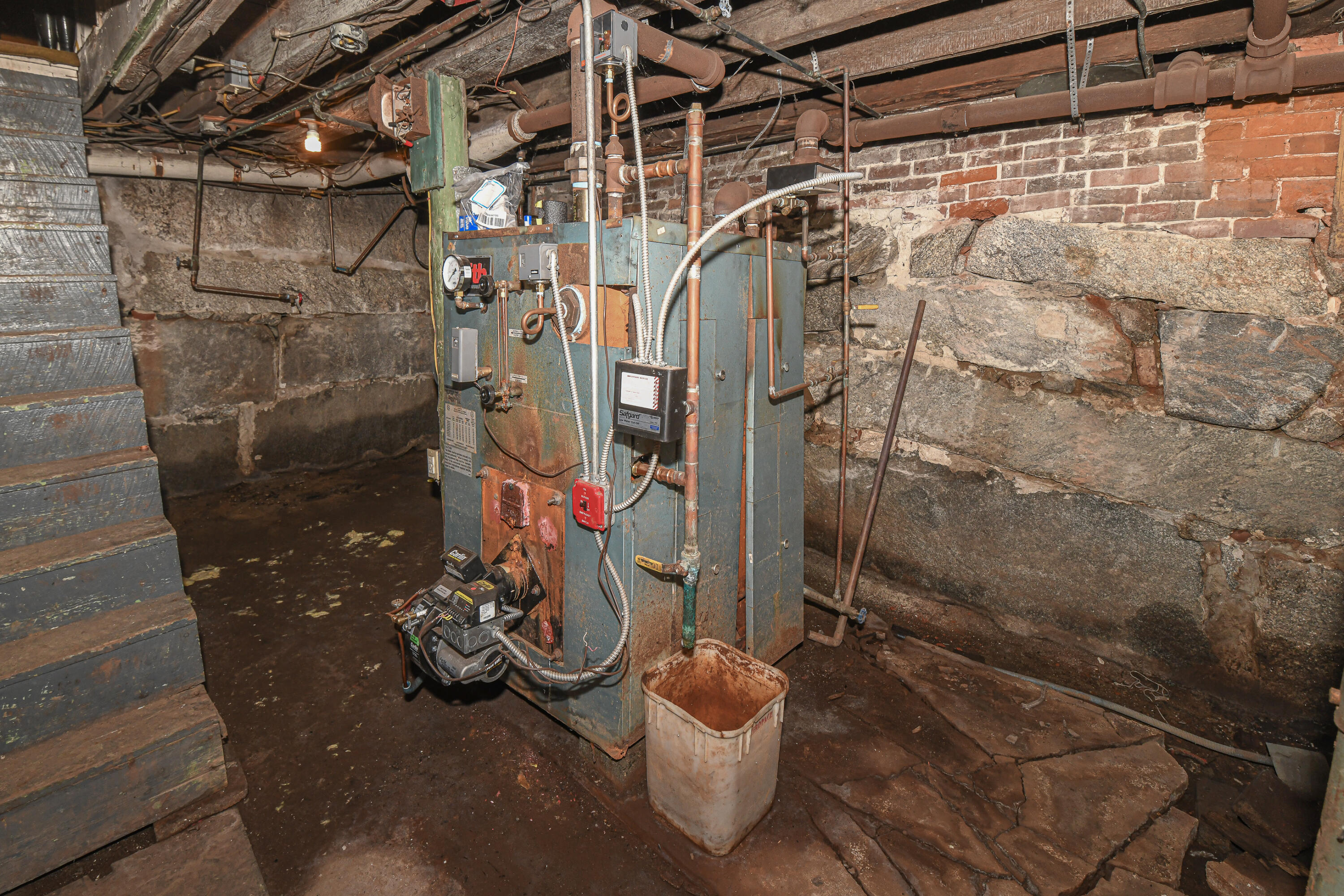 16 Buckfield Road Paris ME 04281