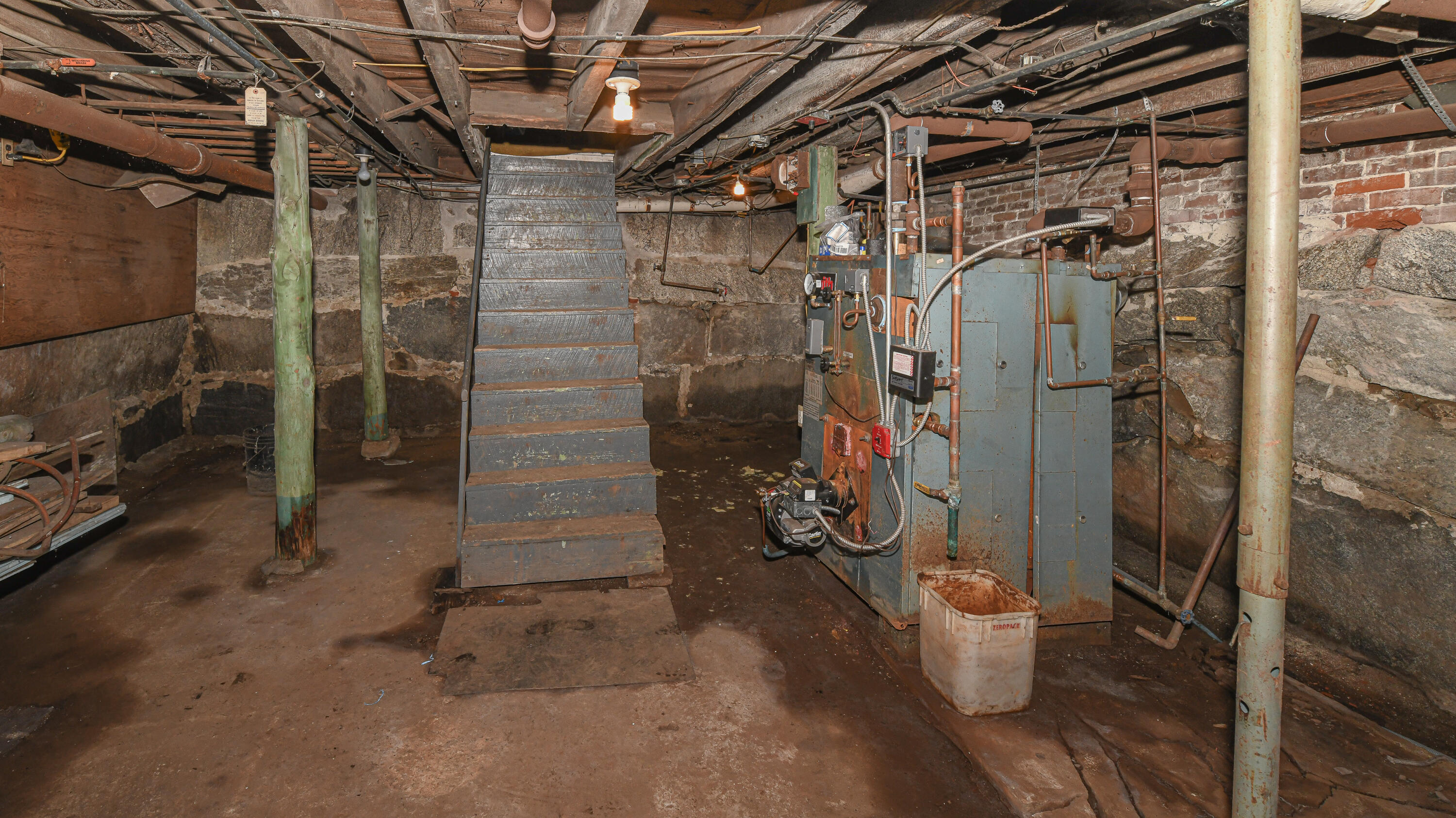 16 Buckfield Road Paris ME 04281