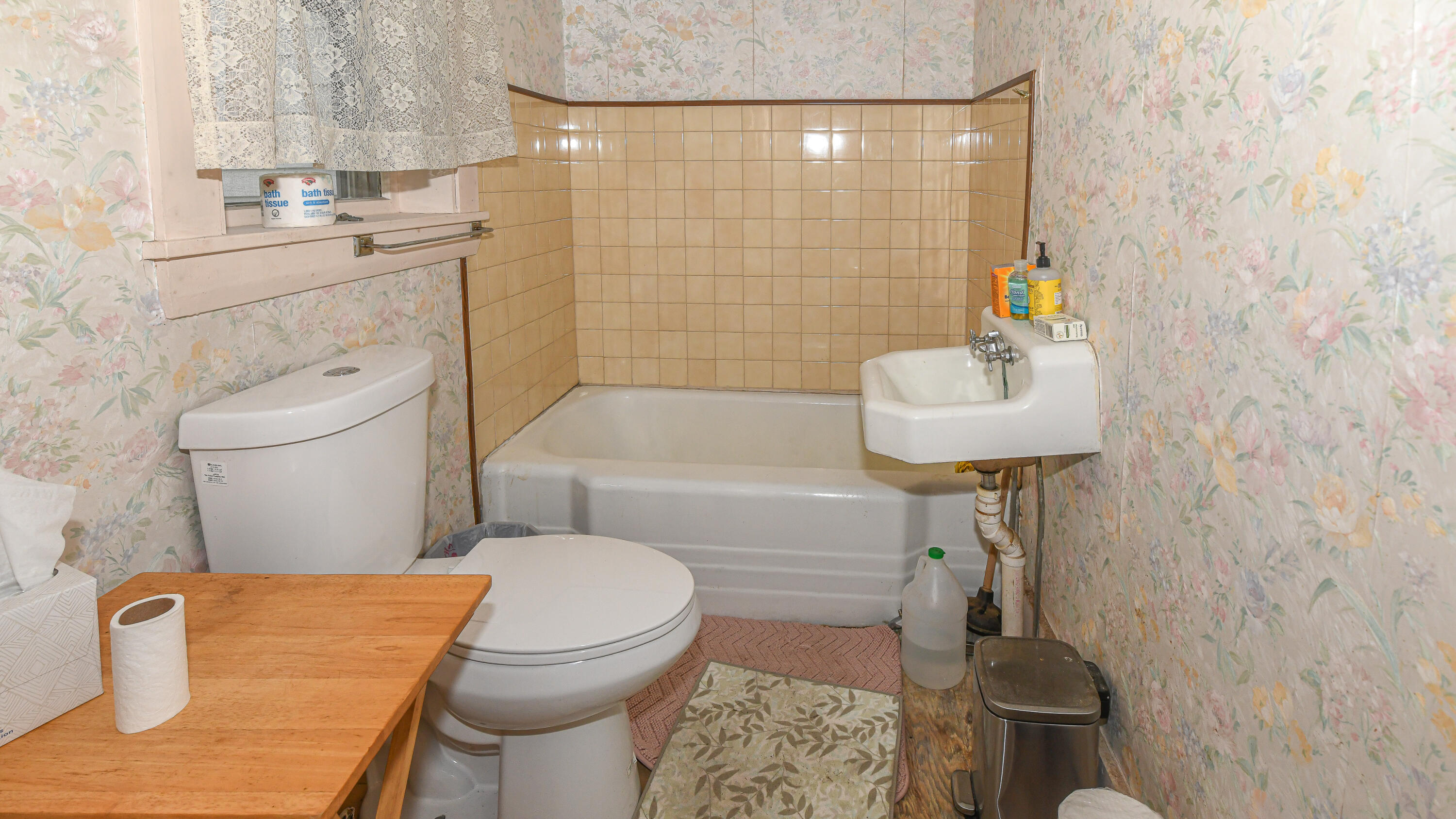 16 Buckfield Road Paris ME 04281