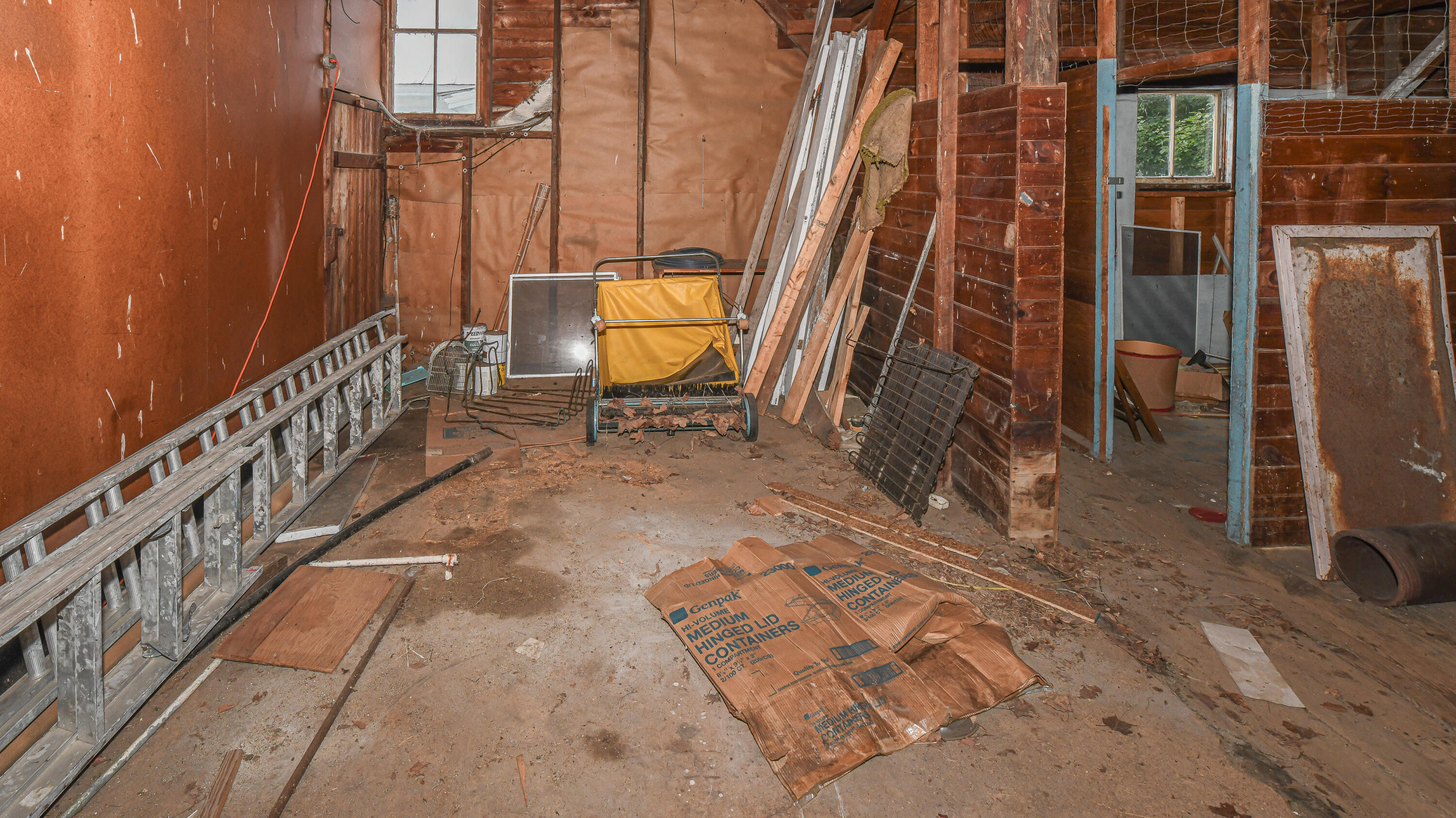 16 Buckfield Road Paris ME 04281