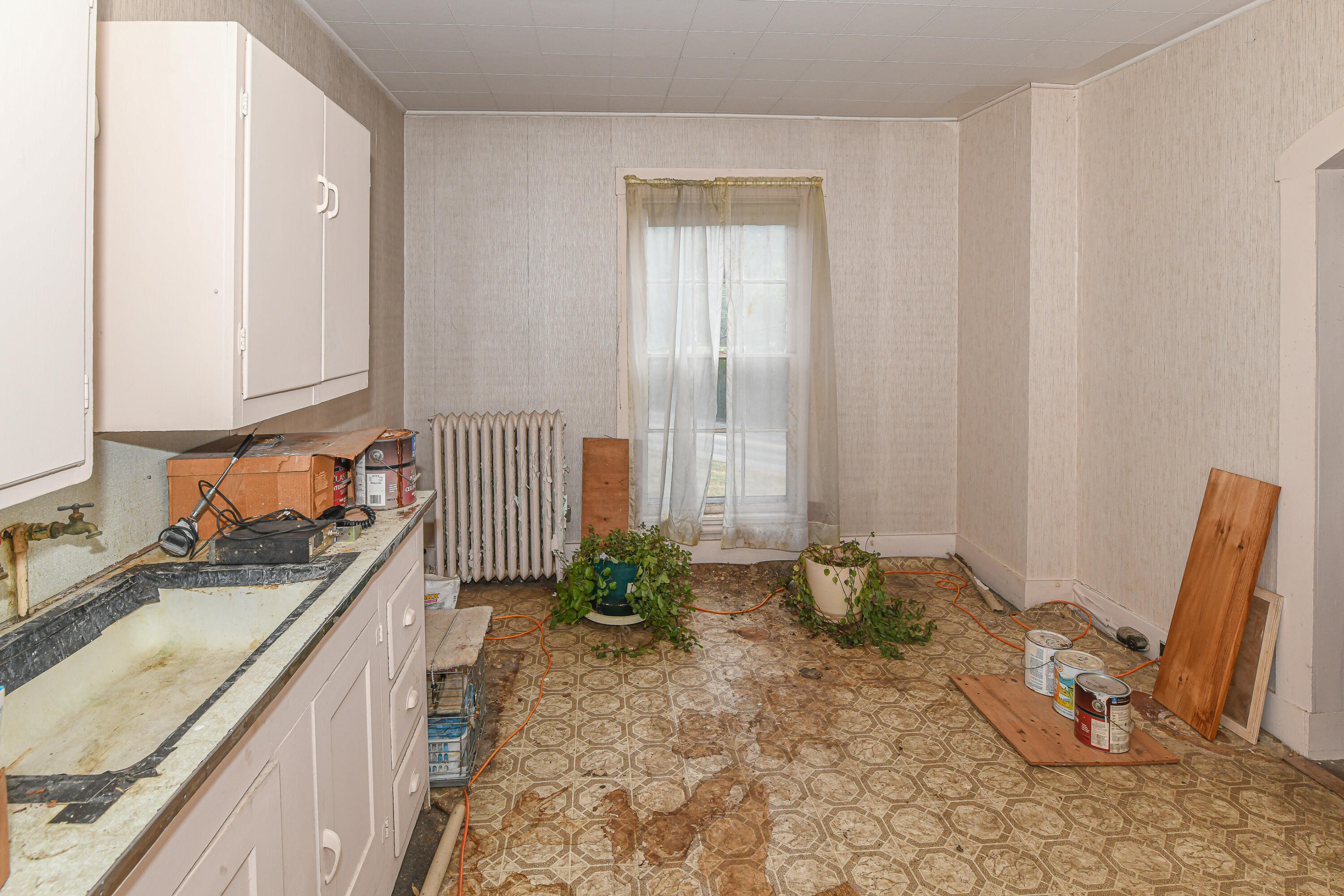 16 Buckfield Road Paris ME 04281