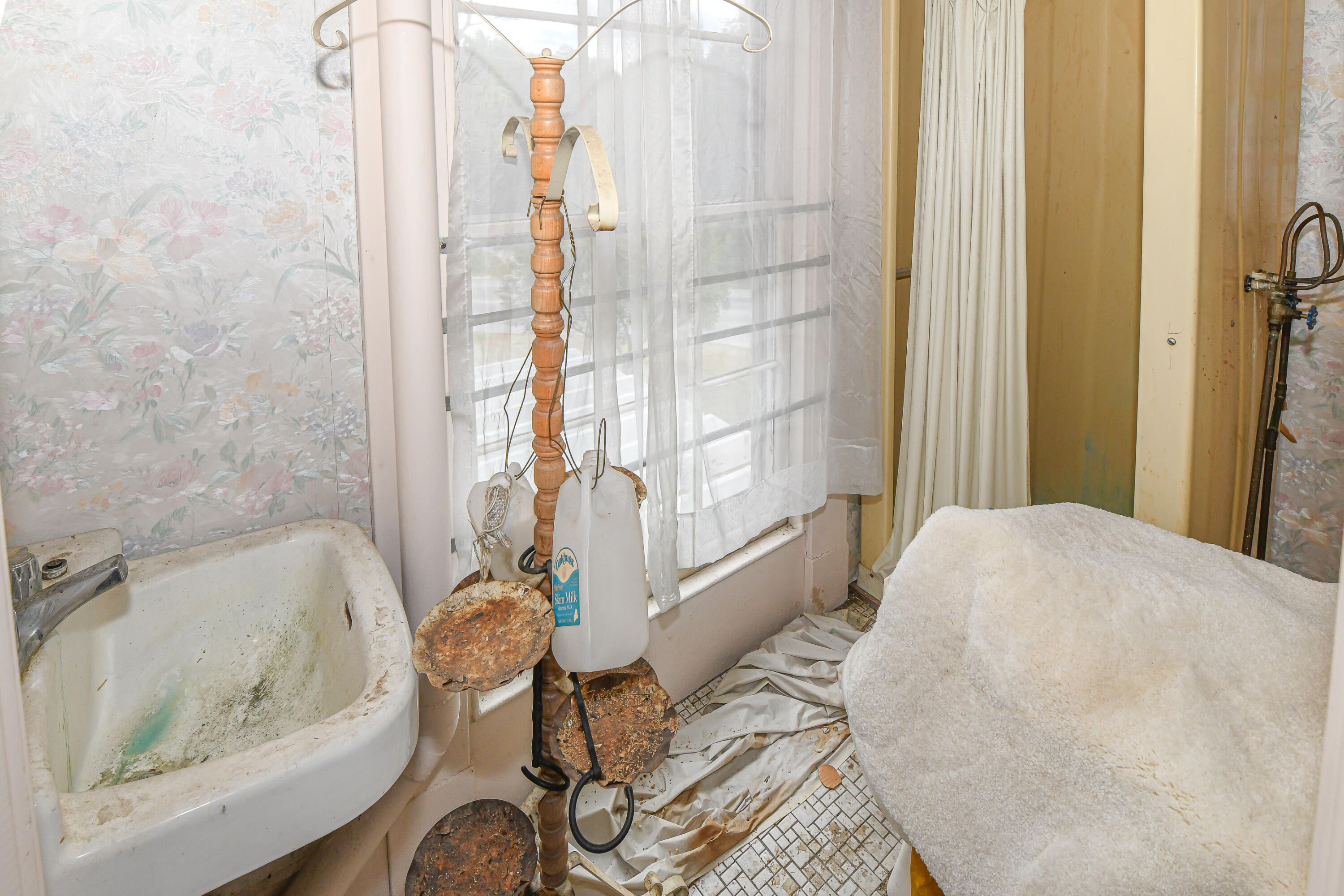 16 Buckfield Road Paris ME 04281