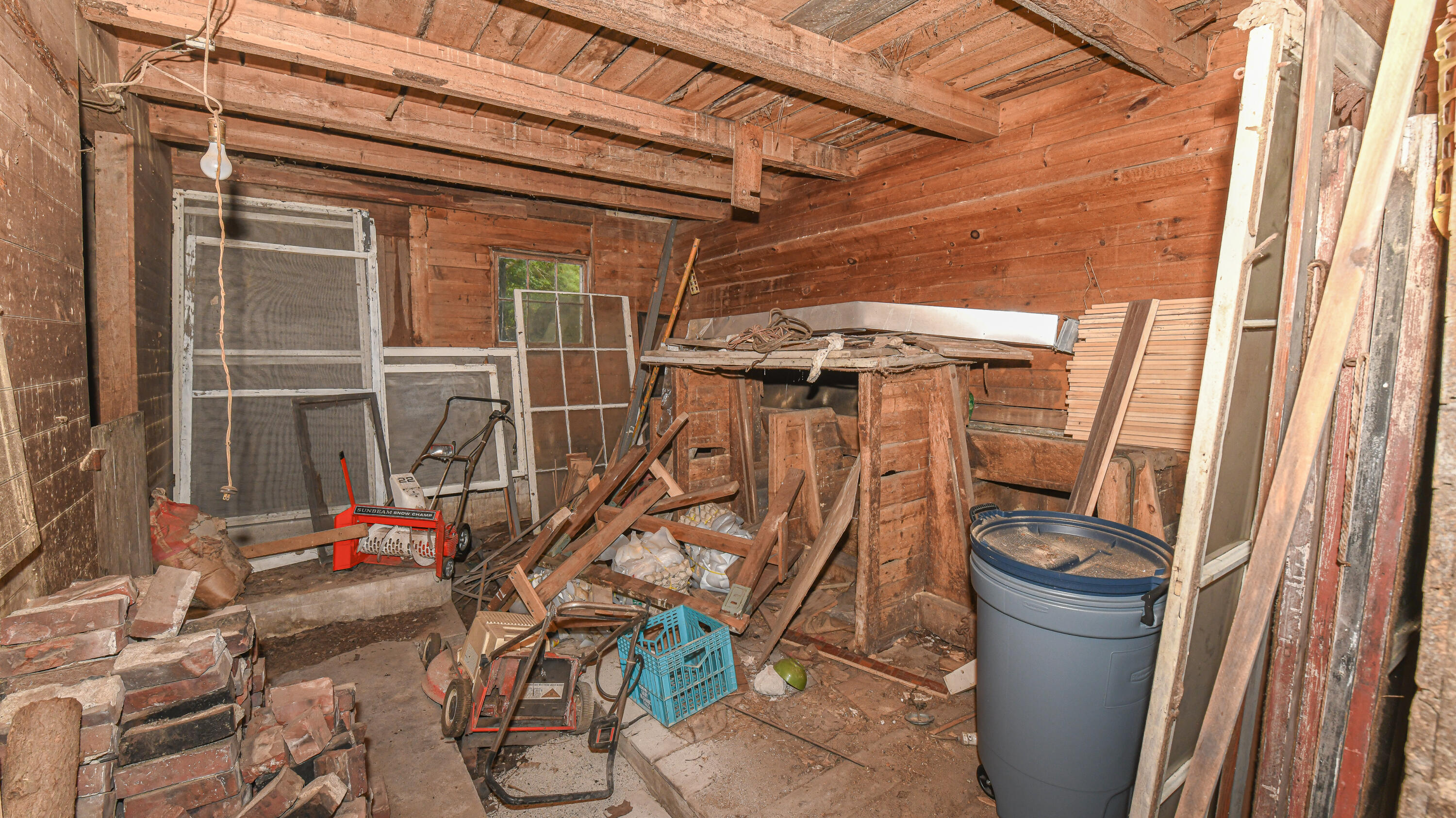 16 Buckfield Road Paris ME 04281