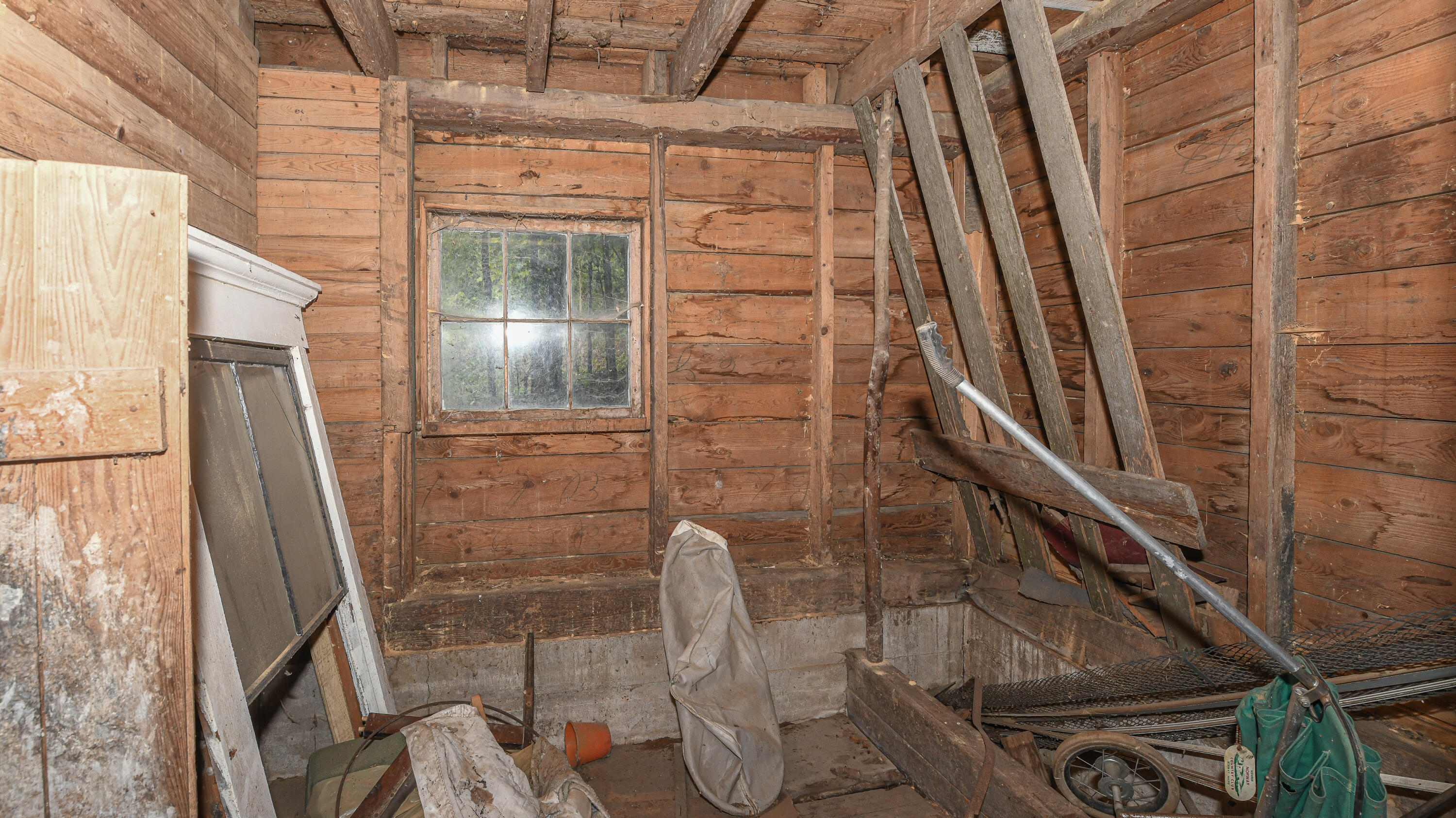 16 Buckfield Road Paris ME 04281