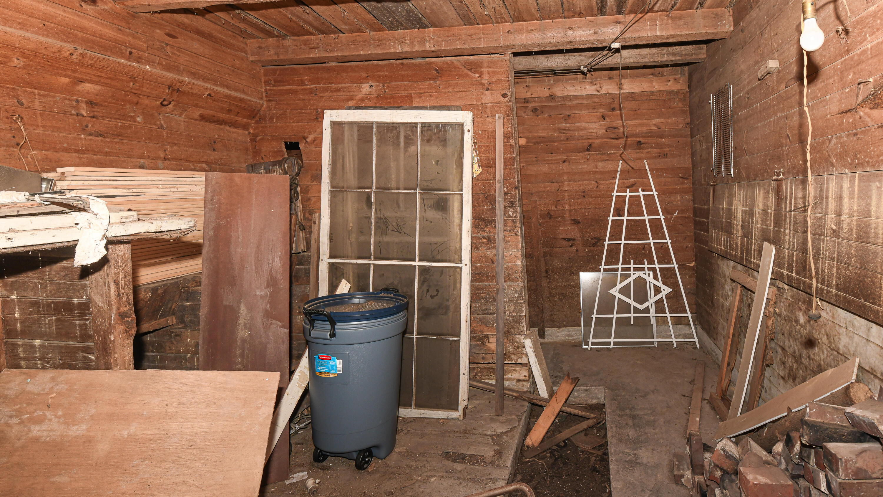 16 Buckfield Road Paris ME 04281