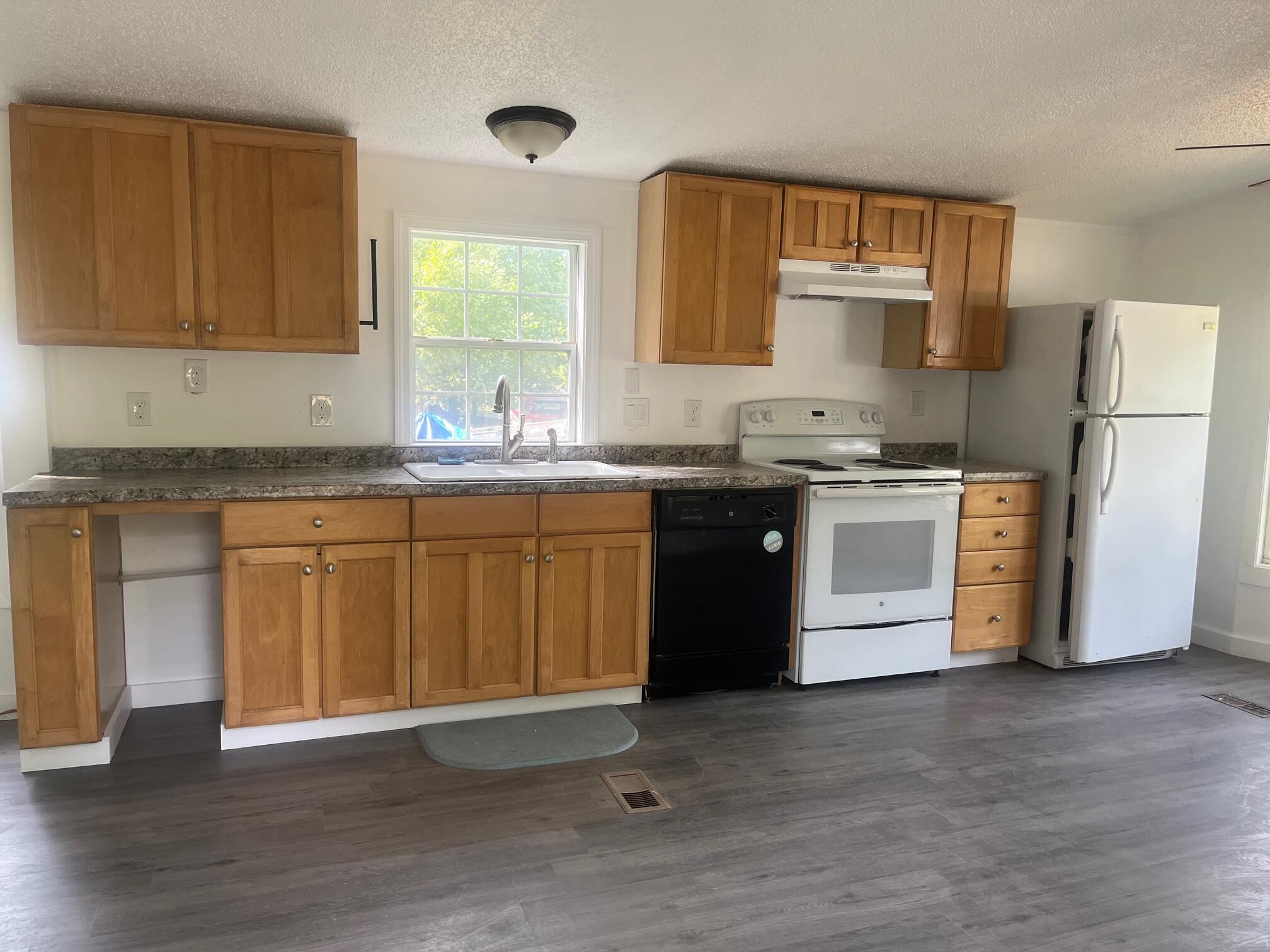 72 Chadwick Way China ME 04358