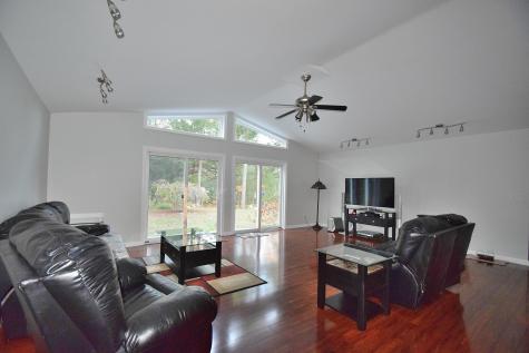 35 Halls Way Raymond ME 04071