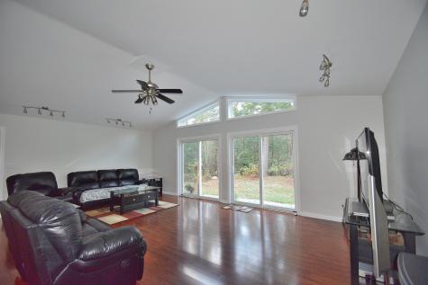 35 Halls Way Raymond ME 04071