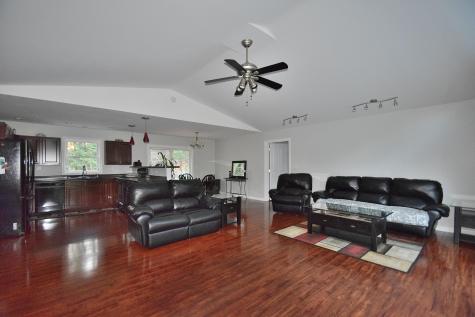 35 Halls Way Raymond ME 04071