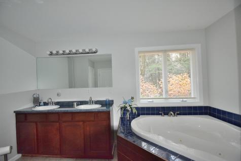 35 Halls Way Raymond ME 04071