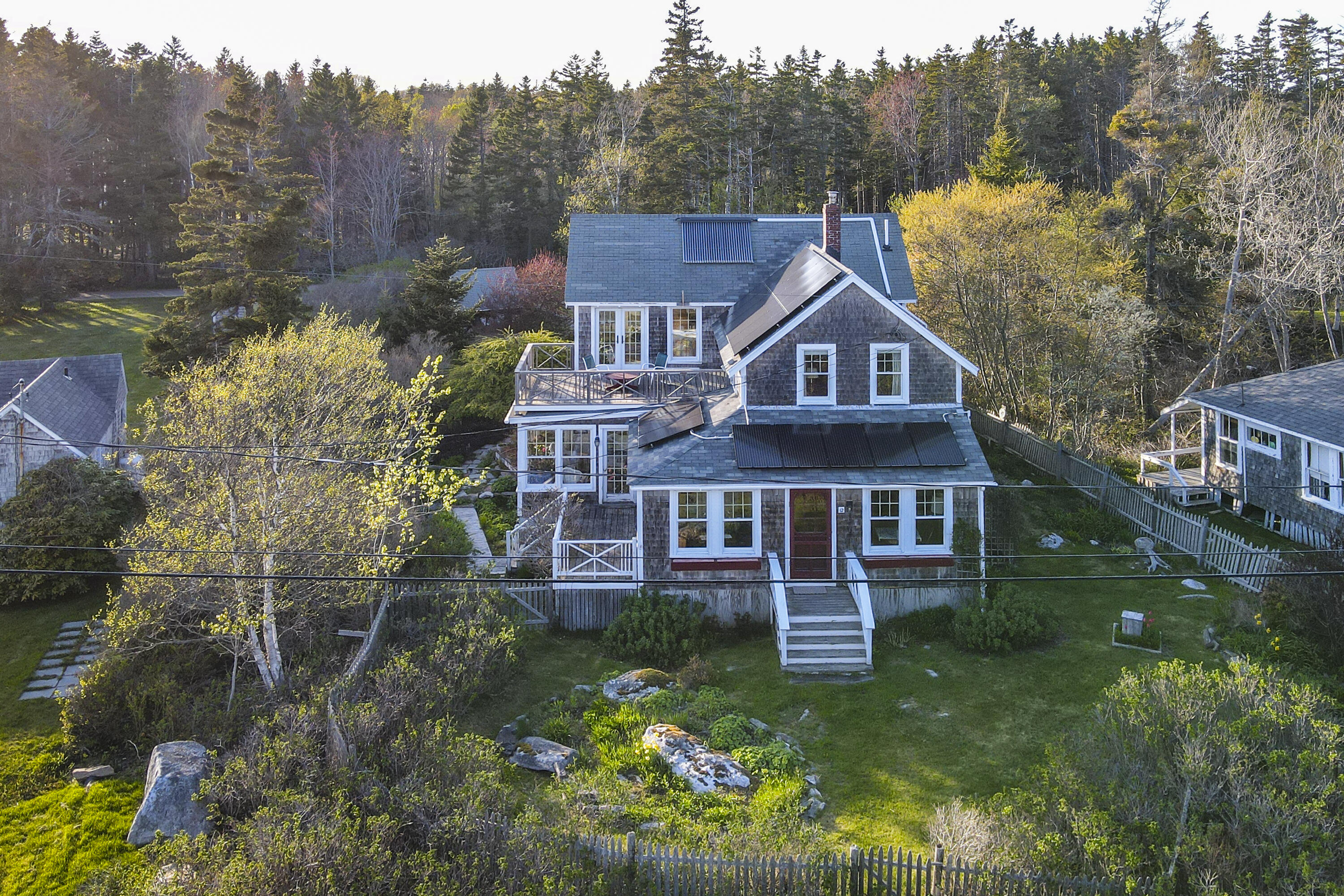 12 Cliff Road Bristol ME 04554