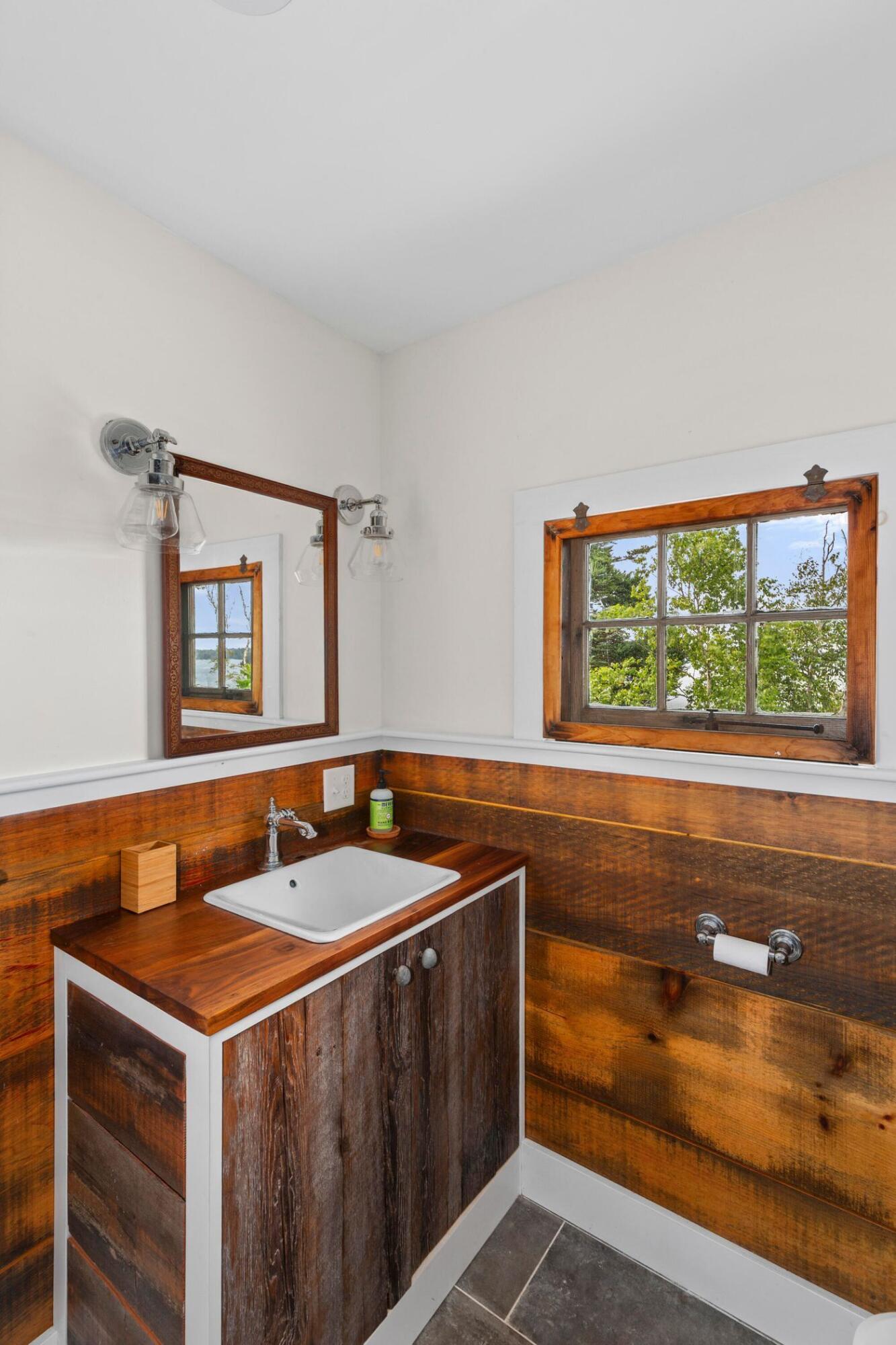 14 Kingsbury Point Vinalhaven ME 04863