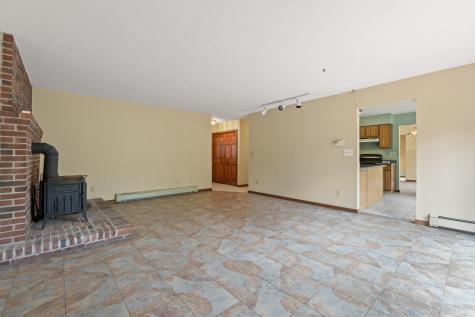 75 Amberley Way Auburn ME 04210