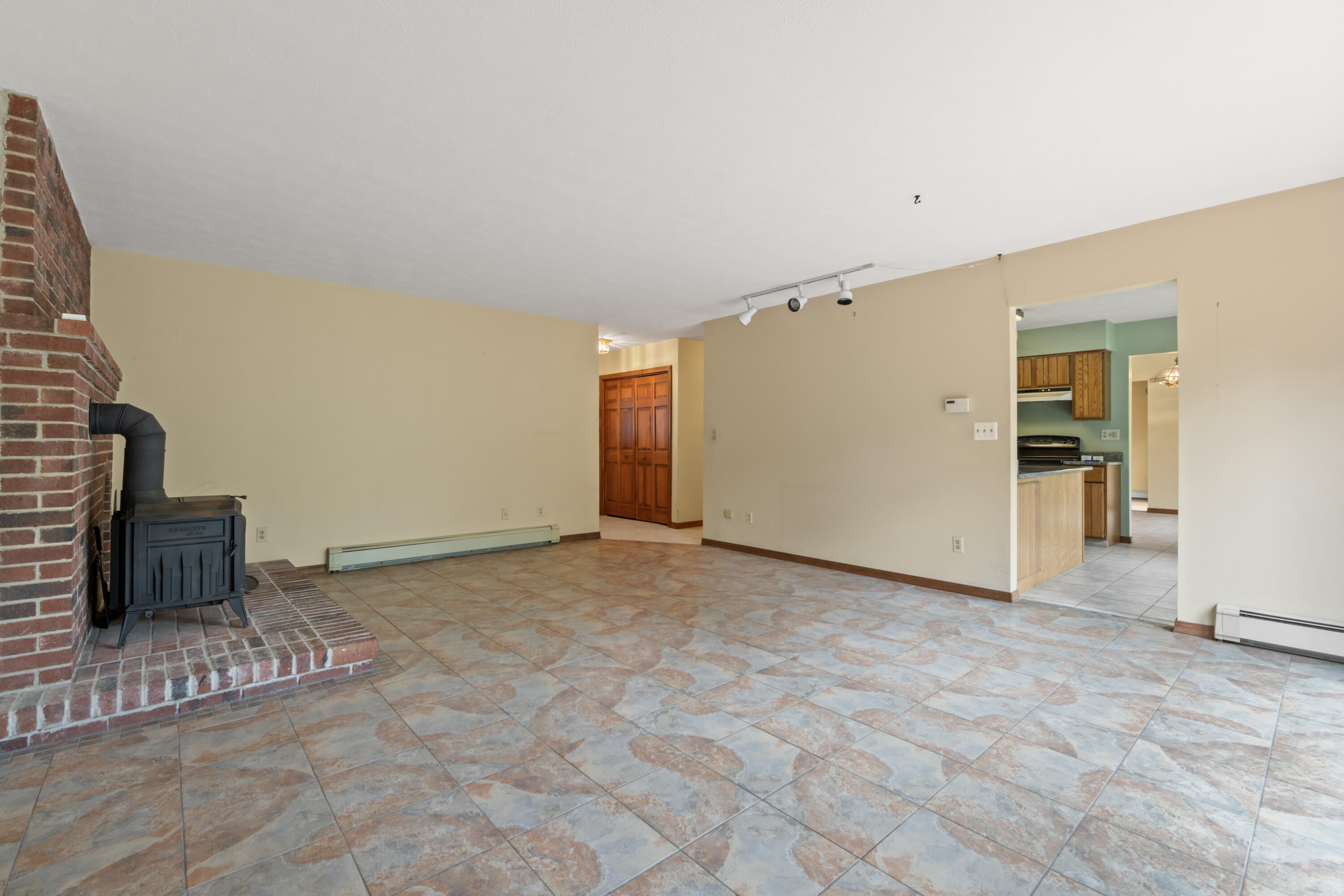 75 Amberley Way Auburn ME 04210