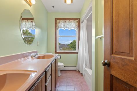 75 Amberley Way Auburn ME 04210