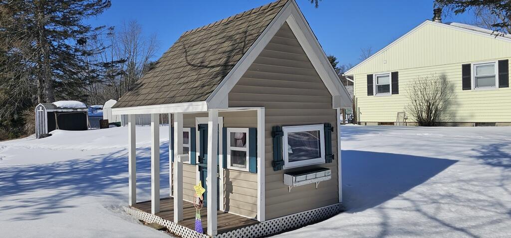 17 Oak Street Jay ME 04239