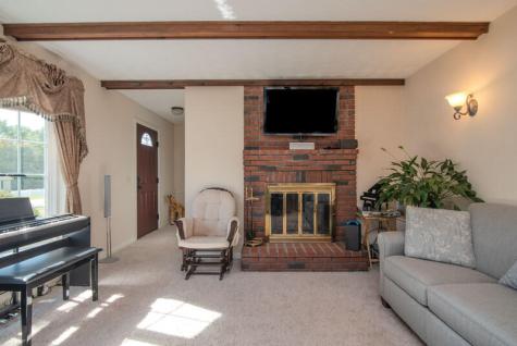 17 Hillview Avenue Saco ME 04072