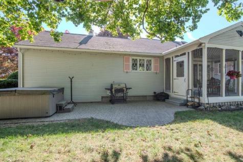 17 Hillview Avenue Saco ME 04072