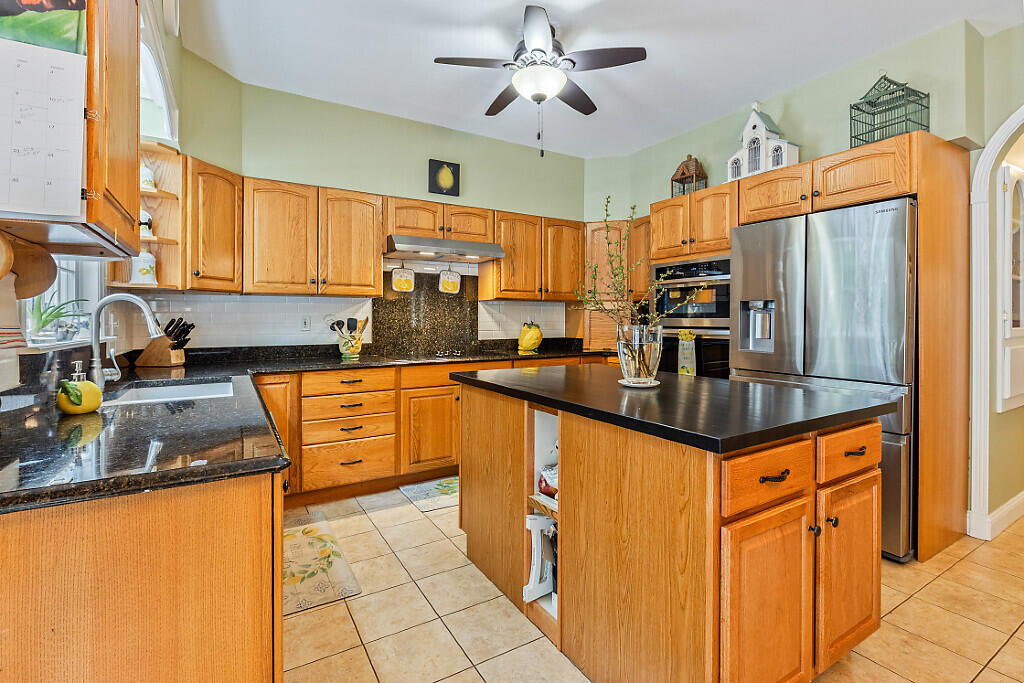 530 Point Drive Mount Vernon ME 04352