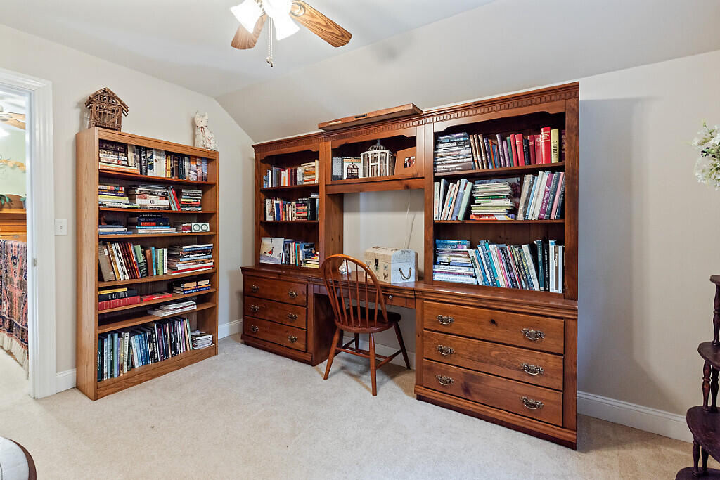 530 Point Drive Mount Vernon ME 04352