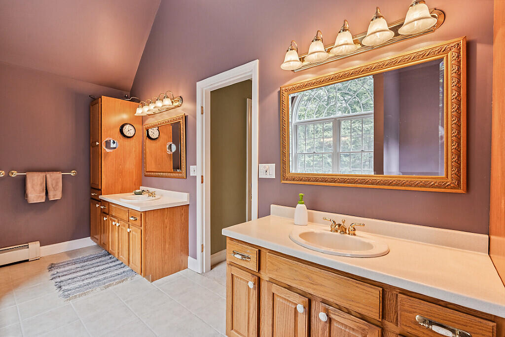 530 Point Drive Mount Vernon ME 04352