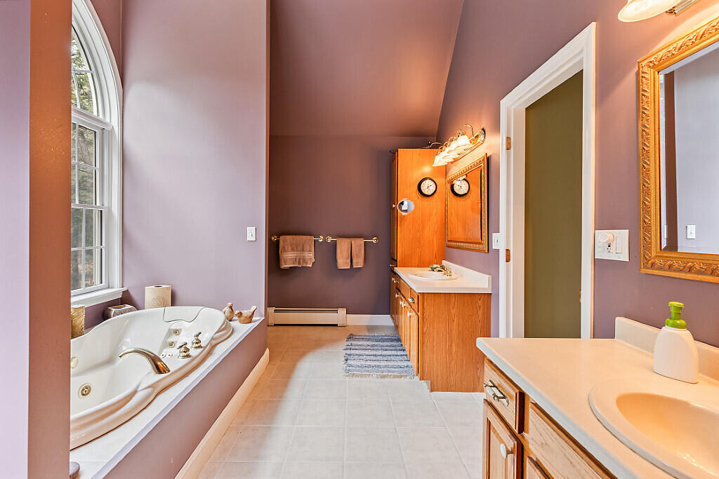 530 Point Drive Mount Vernon ME 04352