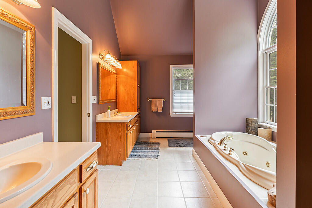 530 Point Drive Mount Vernon ME 04352