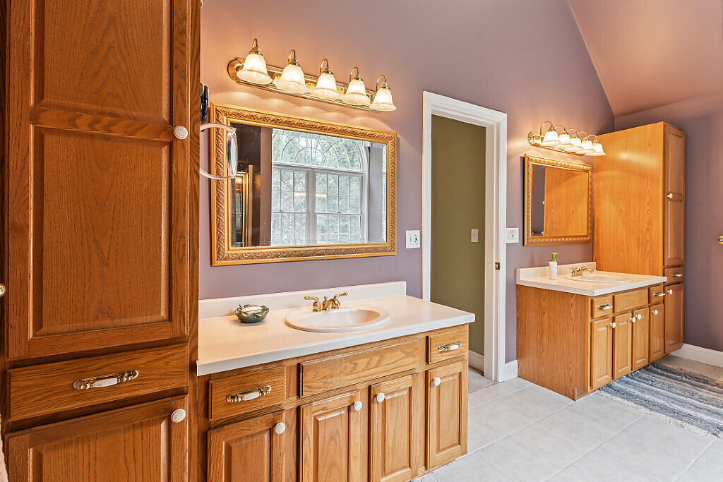 530 Point Drive Mount Vernon ME 04352