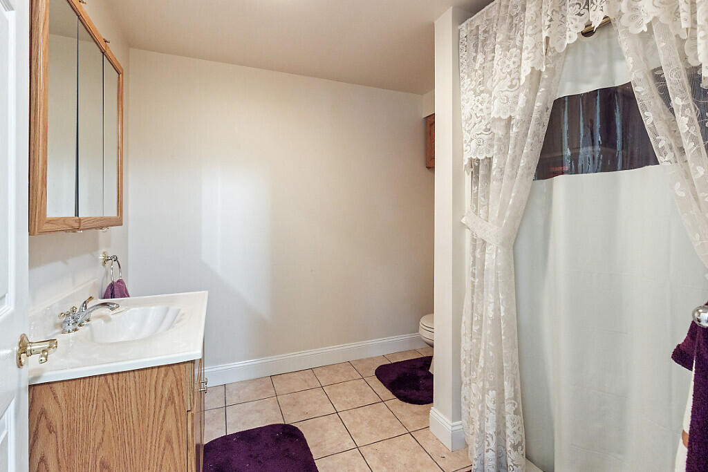 530 Point Drive Mount Vernon ME 04352