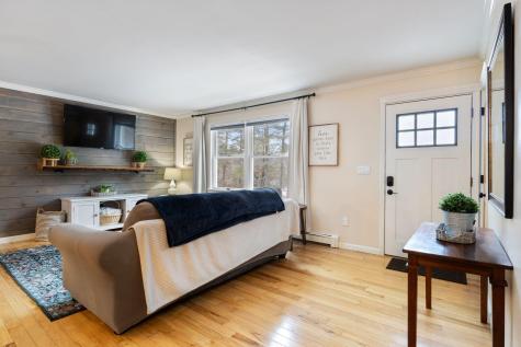 15 Monroe Drive Naples ME 04055