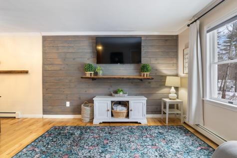 15 Monroe Drive Naples ME 04055