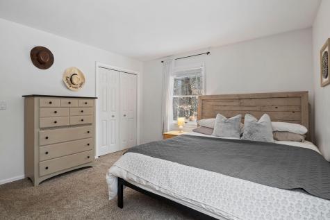 15 Monroe Drive Naples ME 04055