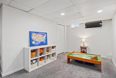 15 Monroe Drive Naples ME 04055