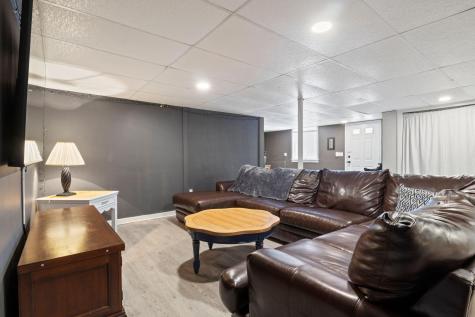 15 Monroe Drive Naples ME 04055