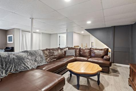 15 Monroe Drive Naples ME 04055