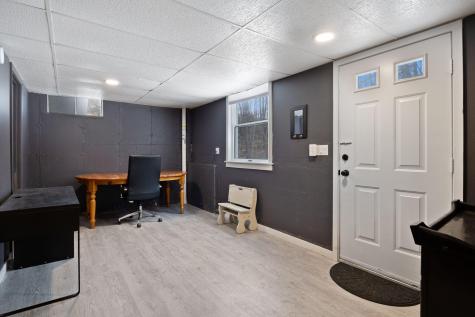 15 Monroe Drive Naples ME 04055