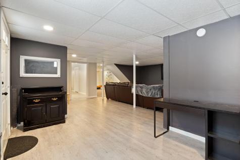 15 Monroe Drive Naples ME 04055