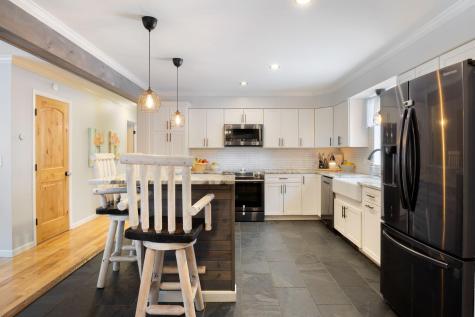 15 Monroe Drive Naples ME 04055