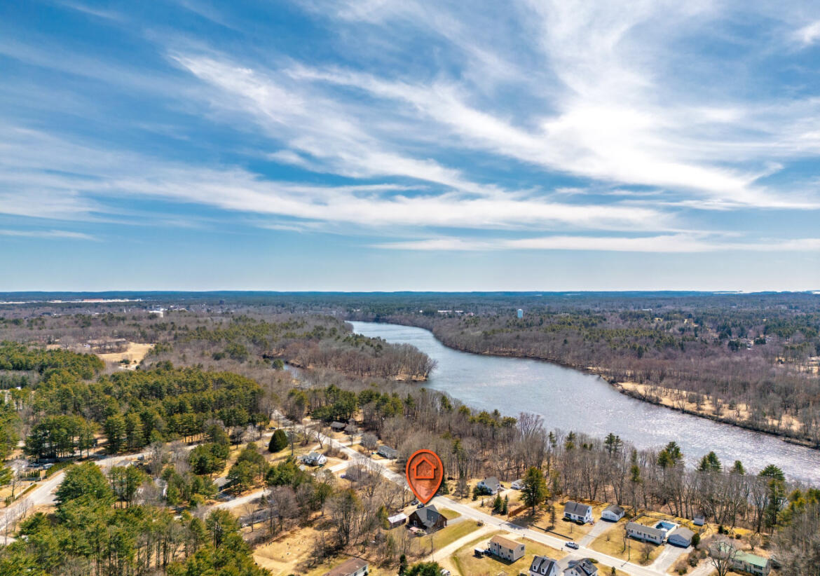 87 River Road Topsham ME 04086