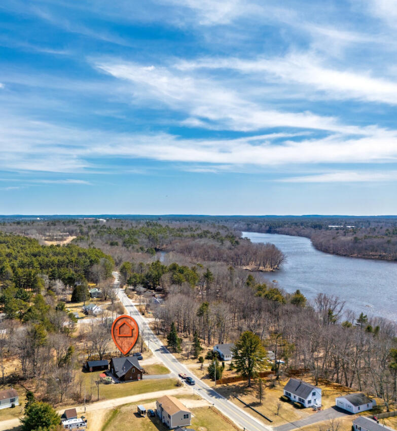 87 River Road Topsham ME 04086